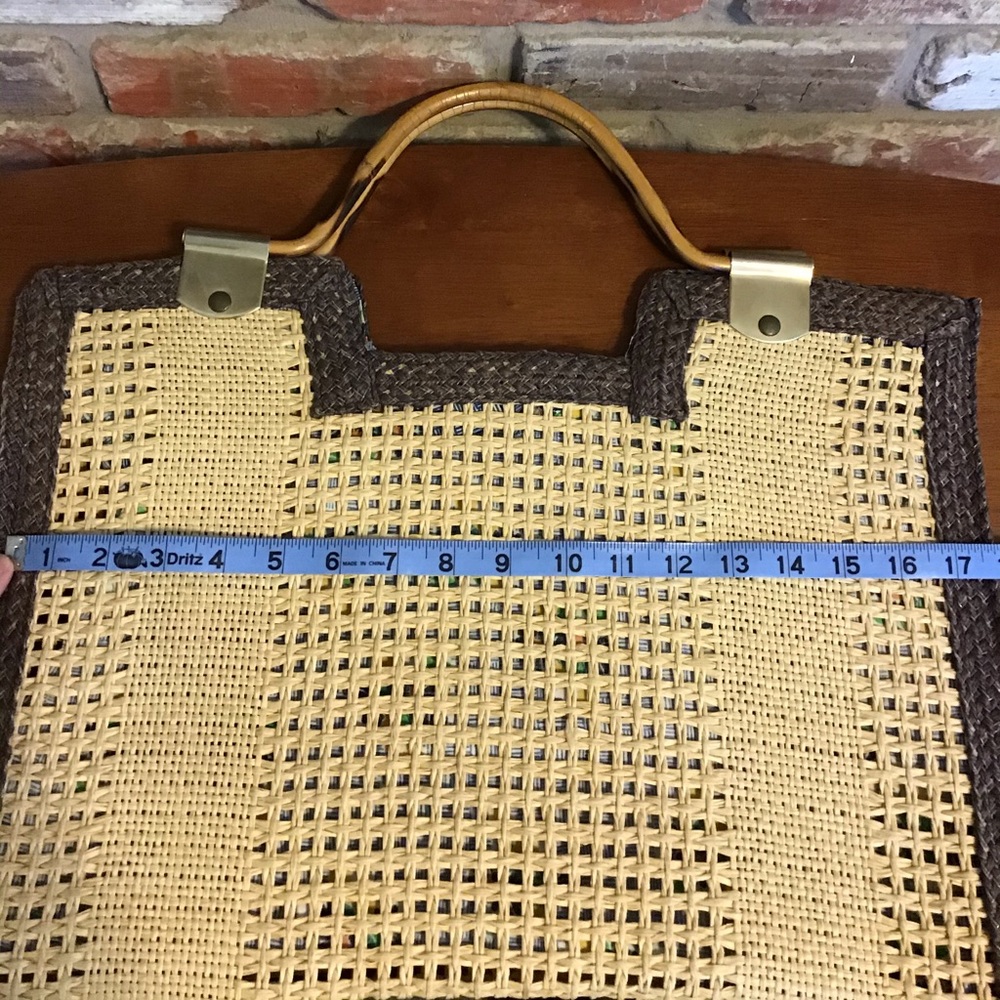 VINTAGE Woman's Boho Woven Grass Basket Bamboo Handles Tote Bag - Picture 4 of 4